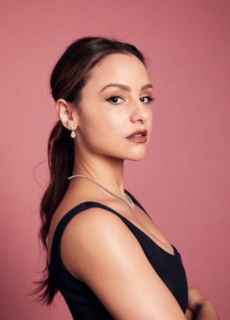 Aimee Carrero photo 43