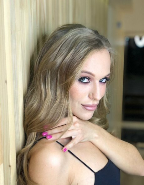 Aislinxxxmodel photo 58
