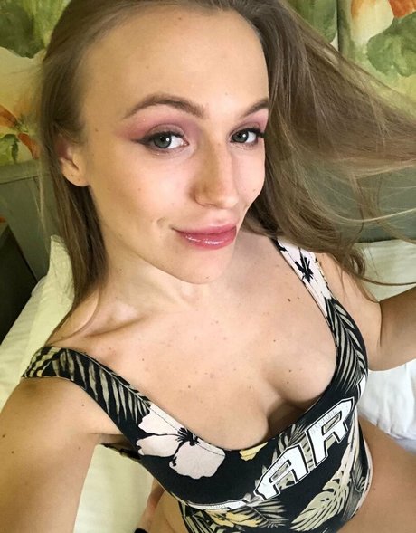 Aislinxxxmodel photo 97