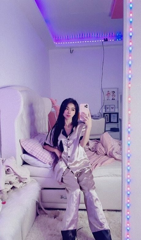 Akari photo 4