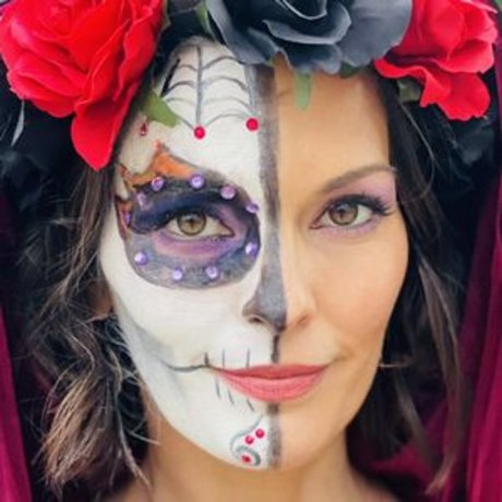 Alana De La Garza photo 2