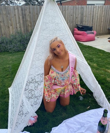 Alanna photo 47