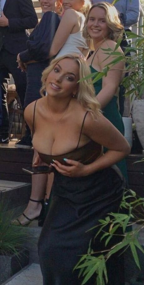 Alanna photo 62