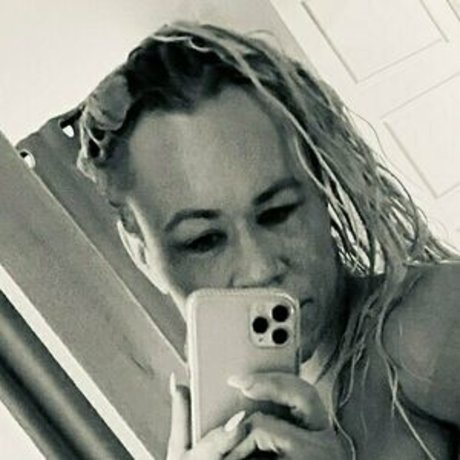 Aleesha Young photo 1