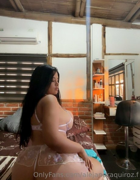 Alejandra Quiroz photo 31
