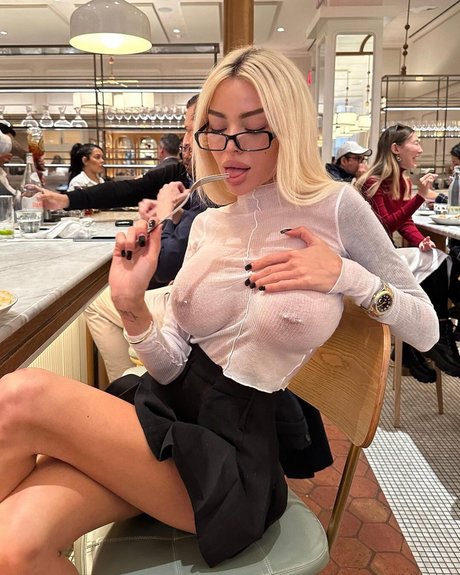 Alena Omovych photo 46