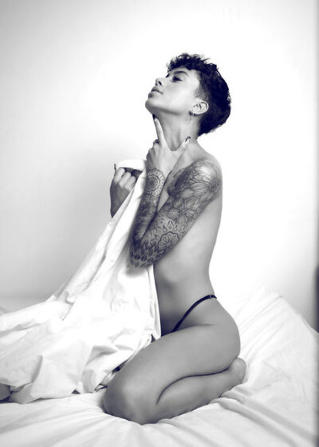 Alessandra Rodriguez photo 21