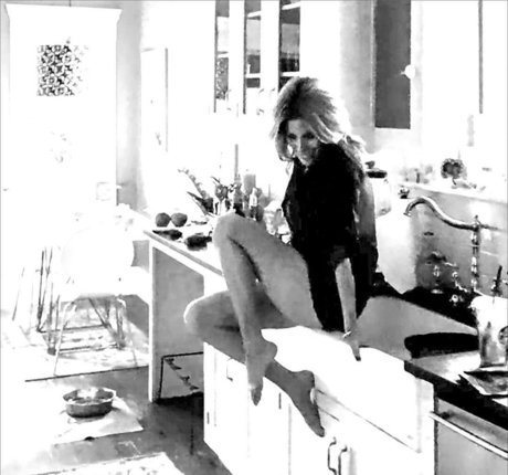 Alexa Andrews photo 33