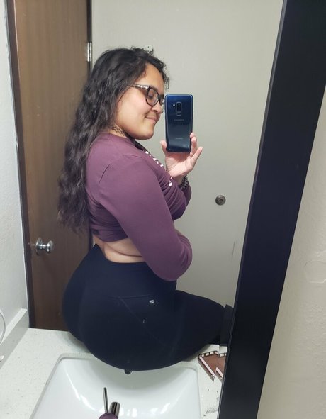 Profile photo of Alexa_bootythingsfree