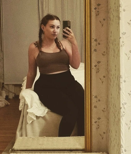 Alexandra Rose photo 86