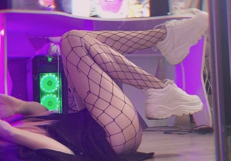 Alexandra_shock photo 26