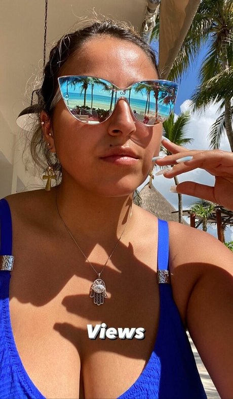 Alexis photo 11
