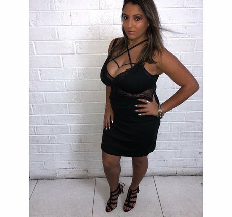 Alexis photo 24