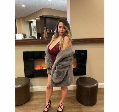 Alexis photo 52
