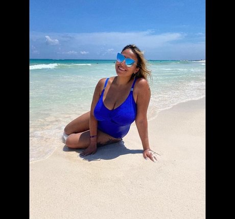 Alexis photo 79