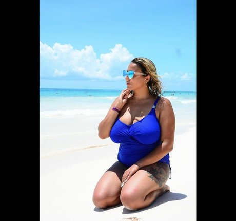 Alexis photo 80