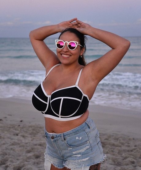 Alexis photo 98
