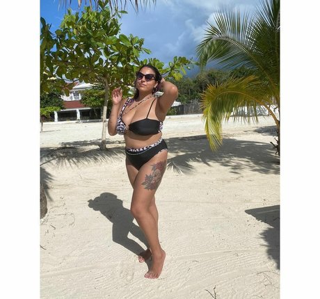 Alexis photo 101
