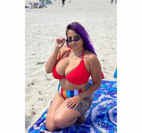 Alexis photo 118