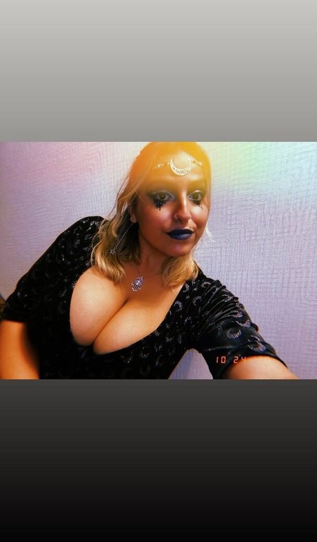 Alexis photo 185