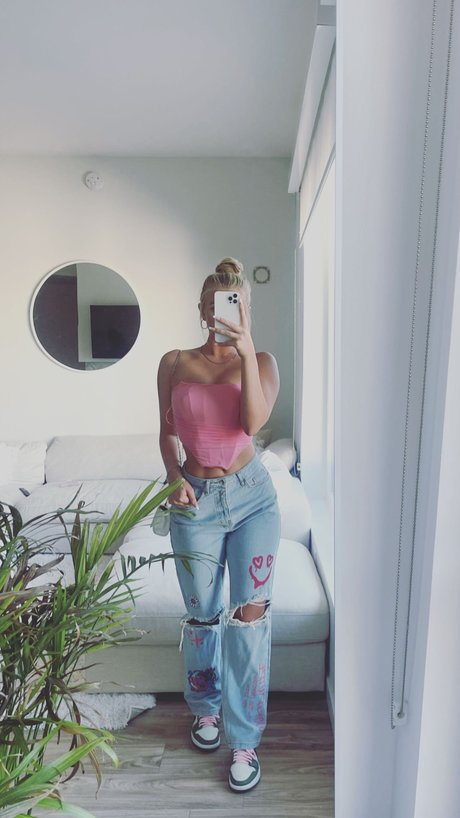 Alexis Clark photo 140