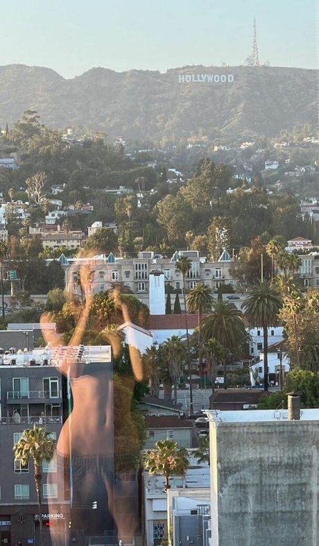 Alexis Ren photo 7