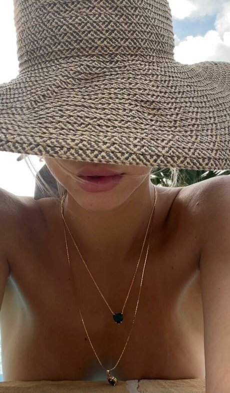 Alexis Ren photo 76