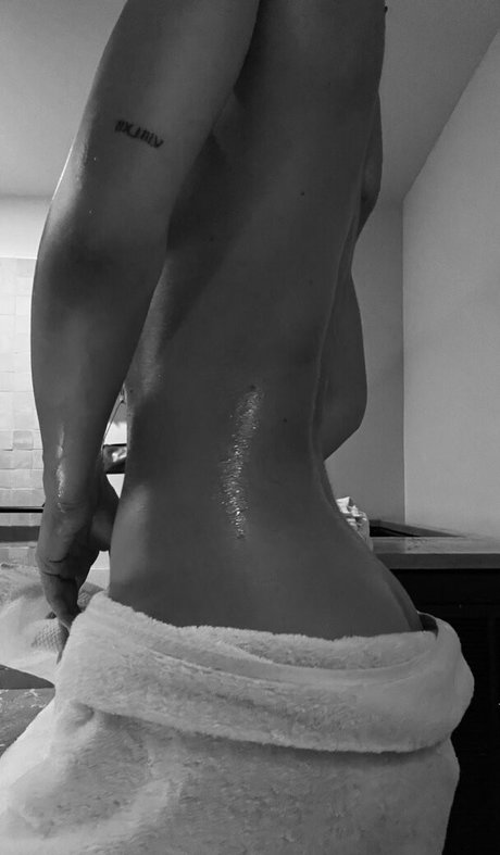 Alexis Ren photo 133