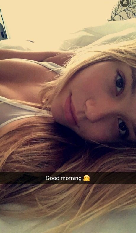 Alexis Ren photo 134