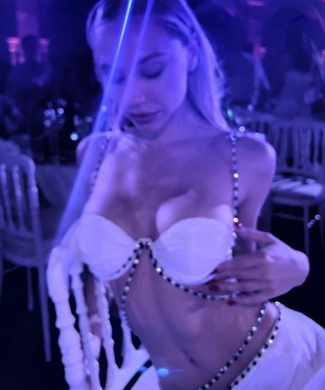 Alexis Ren photo 171