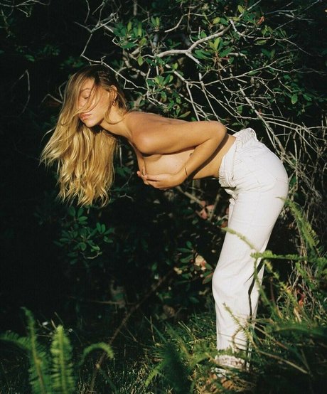 Alexis Ren photo 210