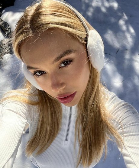 Alexis Ren photo 215