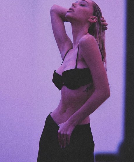 Alexis Ren photo 308