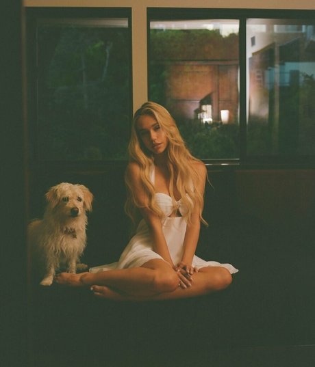 Alexis Ren photo 321