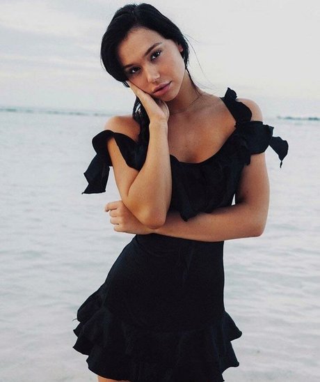Alexis Ren photo 333