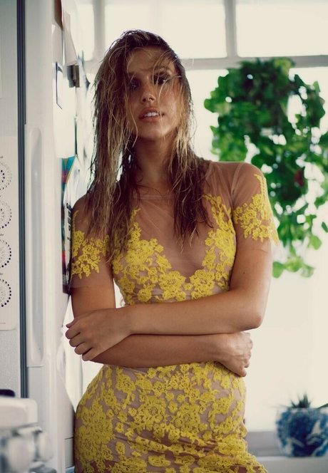 Alexis Ren photo 352
