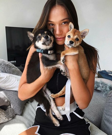 Alexis Ren photo 397