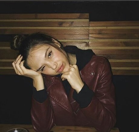 Alexis Ren photo 448