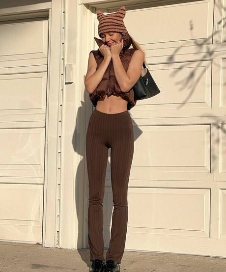 Alexis Ren photo 451