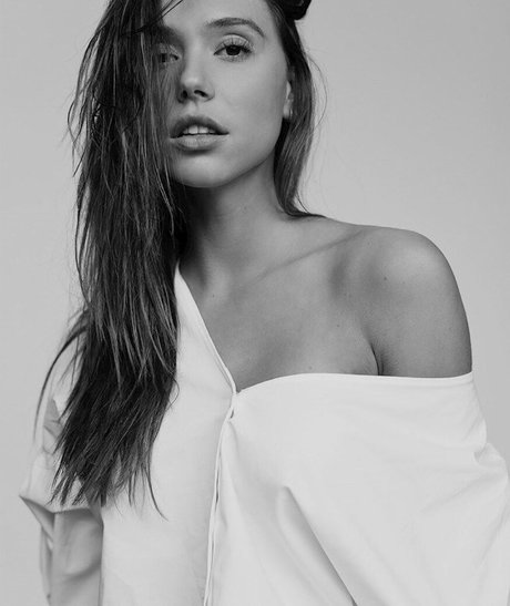 Alexis Ren photo 452