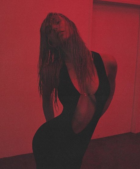 Alexis Ren photo 455