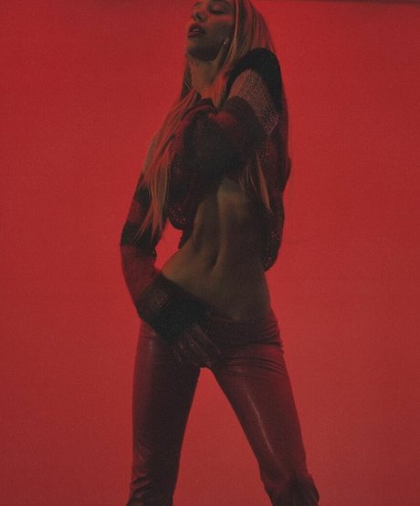 Alexis Ren photo 459