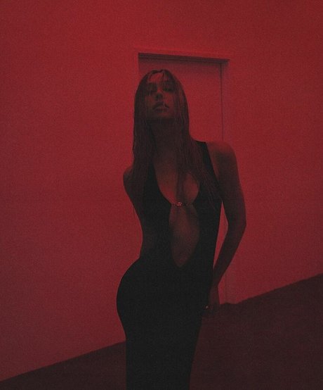 Alexis Ren photo 460