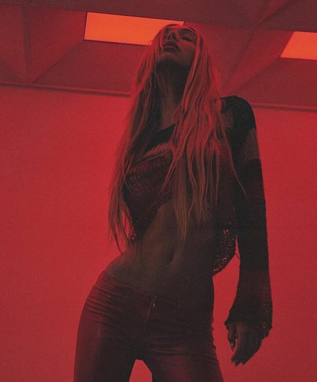 Alexis Ren photo 462
