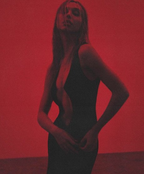 Alexis Ren photo 463