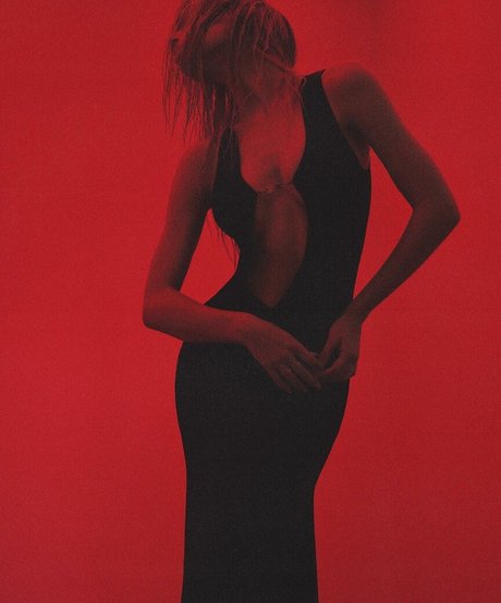 Alexis Ren photo 468