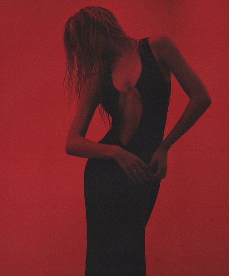 Alexis Ren photo 470