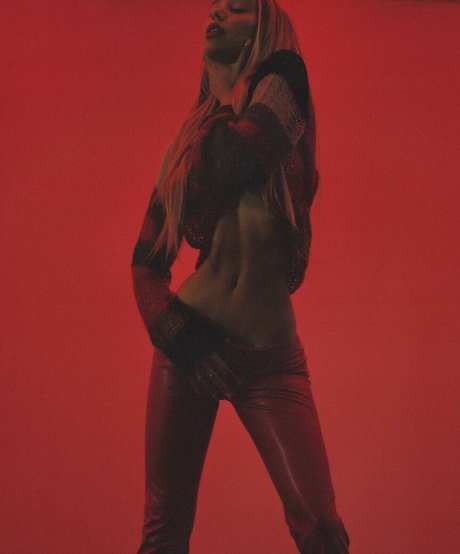 Alexis Ren photo 471