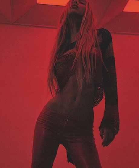 Alexis Ren photo 473
