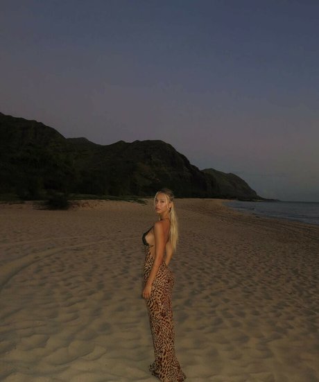 Alexis Ren photo 517